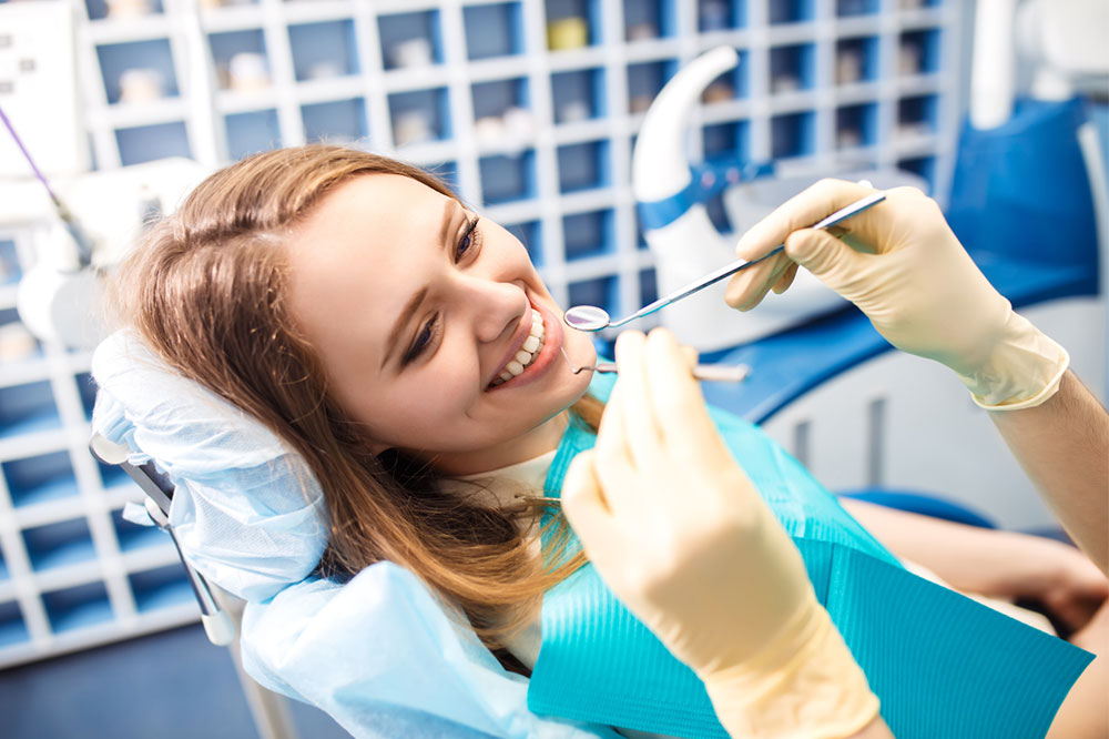 5 things to know about getting dental implants in the UK