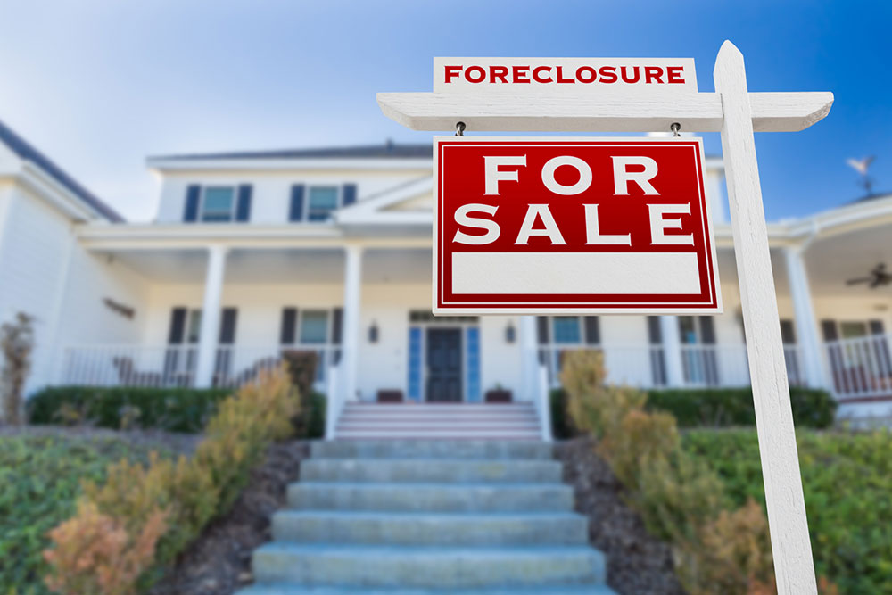 Tips for buying and selling foreclosed homes