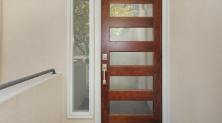 Here&#8217;s what you should know about storm doors