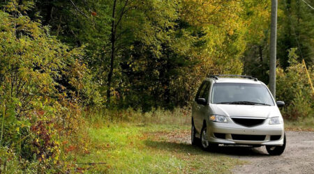 Toyota Sienna in its Generation 2 stage